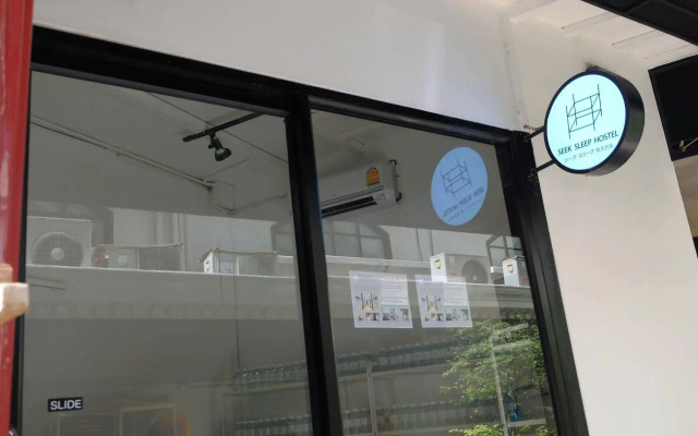 Seek Sleep Hostel