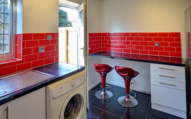 Premier 2bed Hse Nr Excel.clean.wifi.free Parking