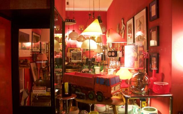 Operastreet Black & White