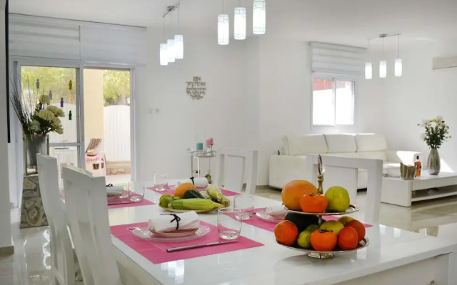 Beautiful Modern Apartment  3BDR E3