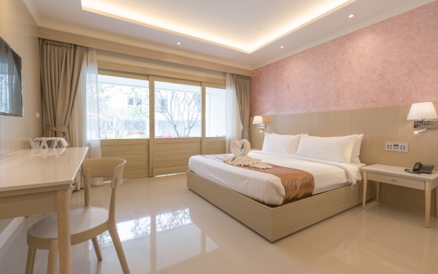 The Sea - Cret Hua Hin
