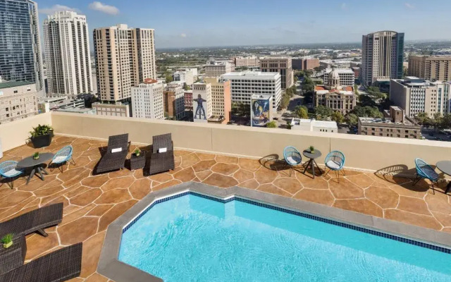 Magnolia Hotel Houston, A Tribute Portfolio Hotel