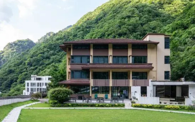 Anji Xiaoyaogu | Suye Huijing · Canyon Pool Vacation Boutique Stay