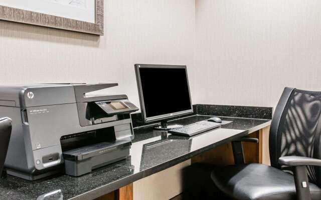 Quality Inn & Suites Warren - Detroit