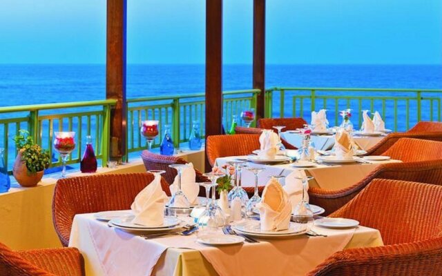 Giannoulis – Grand Bay Beach Resort - Adults Only