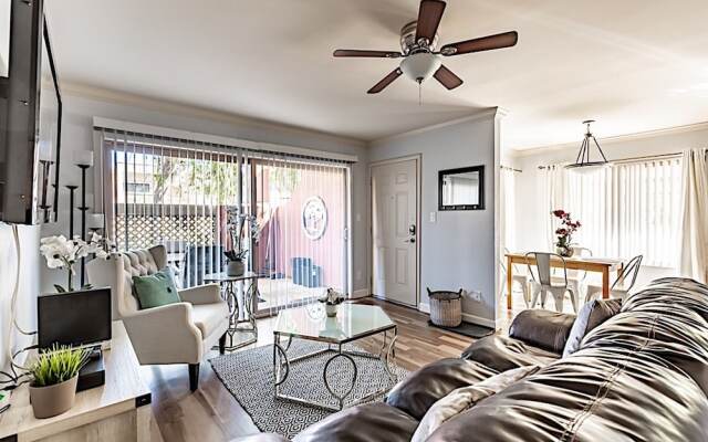 Sunscape Getaway 1BR by Casago