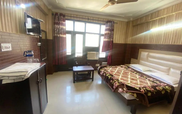 Oyo 35499 Hotel Green View