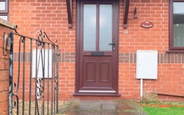 Homely Holiday Home in Gloucester Near Over Bridge