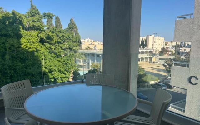 Phaedrus Living Coral Suites Horizon