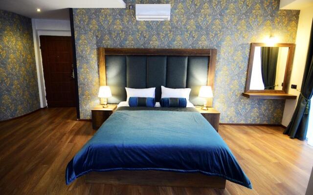 Green Queen Hotel