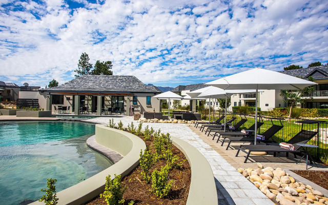 Pearl Valley Hotel by Mantis