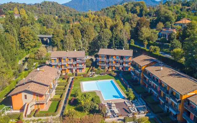 Lenni Apart. Swimming Pool and Lake