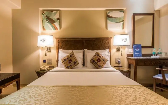OYO Premium NH 8 Dahisar Mumbai