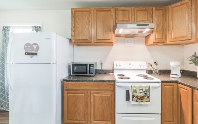 Have The Best Stay At Our Modern Art Gallery Home 3 Bedroom Home by Redawning