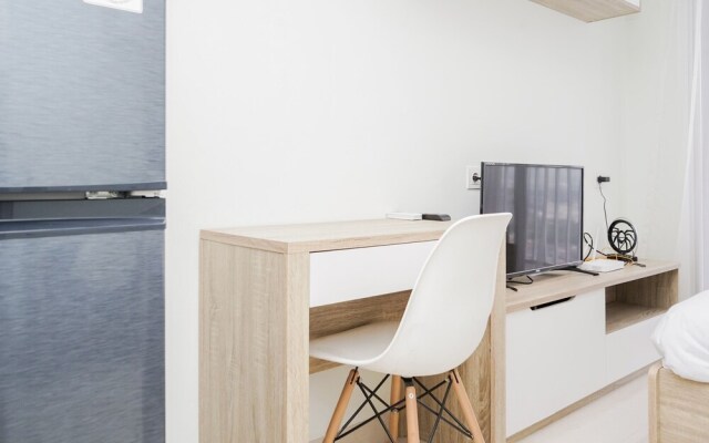 Elegant Studio Apartment at Springwood Residence