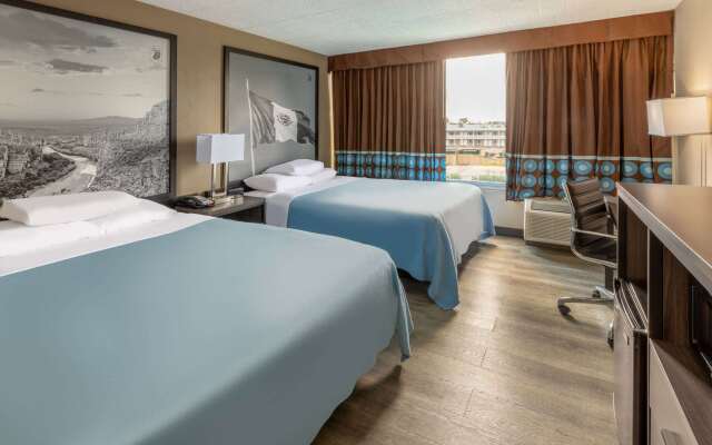 Super 8 by Wyndham Laredo