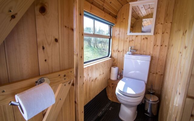 Ceridwen Glamping, Double decker Bus and Yurts