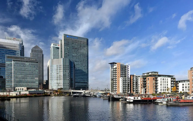 Fraser Place Canary Wharf