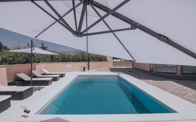 Poolside Hideout Apartments