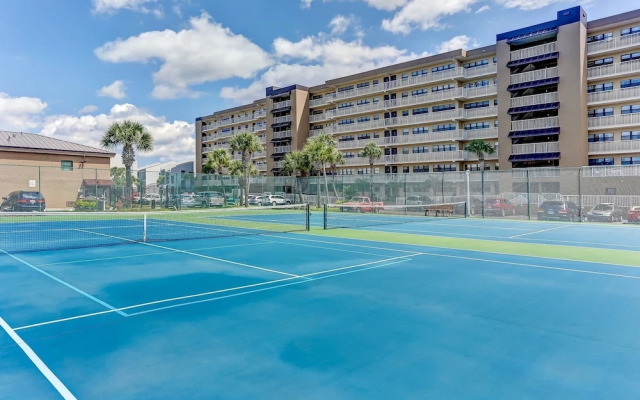 Tastefully Decorated Condo with Scenic Beach Views by RedAwning