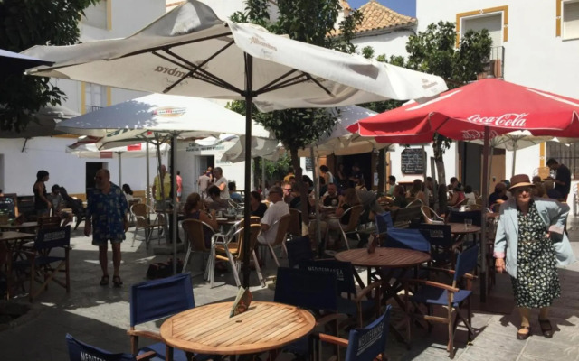 2152-Modern apt with private beach