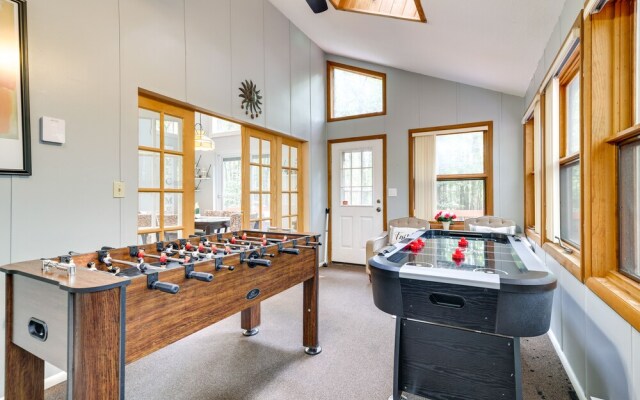 Tobyhanna Retreat w/ Deck, Pool + Lake Access!