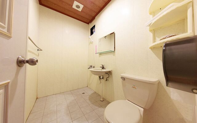 Kenting Dajianshan Cabin