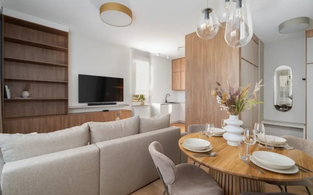 Beige Apartment Poznań by Renters