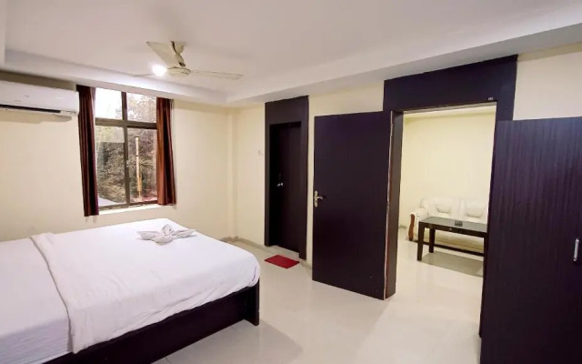 OYO 28157 Hotel Green Field