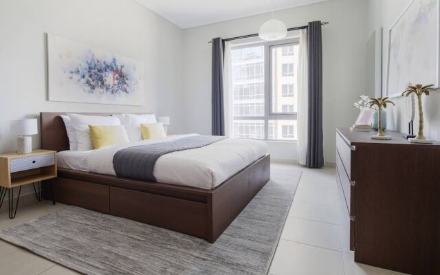 Light + Beautiful 1BR in Amazing Downtown Dubai!