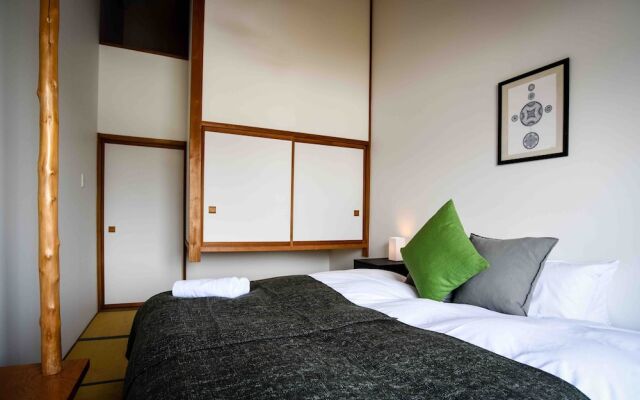 The Phat Packers - Hostel