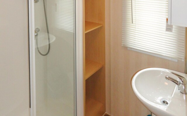 Nice Home in Heinkenszand With Wifi and 3 Bedrooms