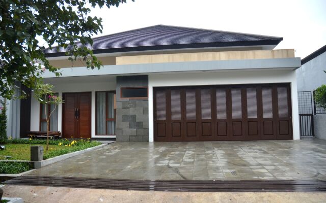 Magenta Hill View Villa 6 bedrooms with a private slide pool