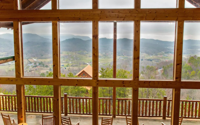 Swimming in the Clouds - Eight Bedroom Cabin