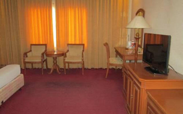 Elty Suites Lesung Batu