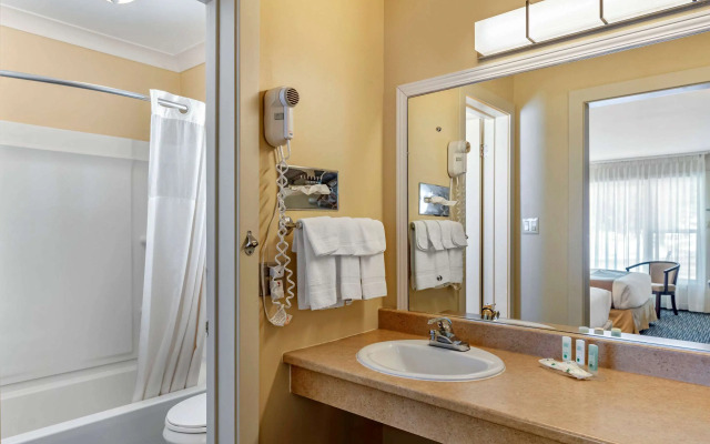 Quality Inn & Suites Garden of the Gulf