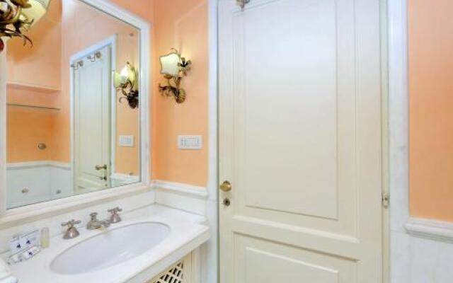Pantheon charming apartment