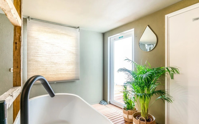 Lavish Holiday Home in Spaubeek with Turkish Steambath