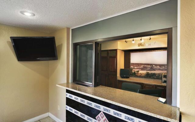 Super 8 By Wyndham Kalamazoo