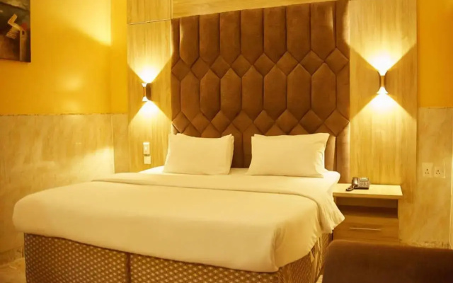 Coronia Hotel