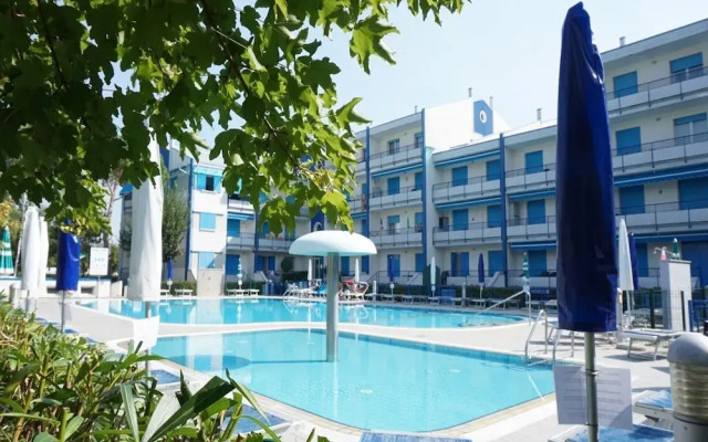 Comfortable Apartment in Residence With a Pool