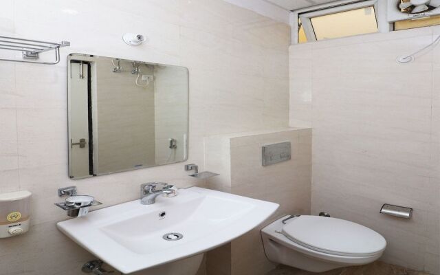 Collection O 13233 Grand Inn