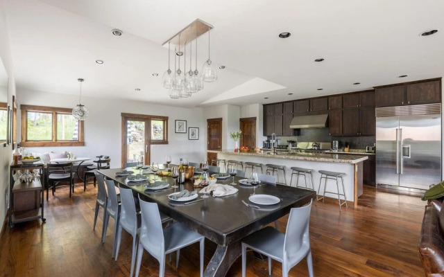 Dillon - Private Mountain Home w Hot Tub w Views & Shuffleboard!