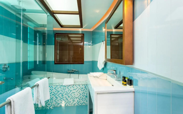 Cavo Seaside Suites