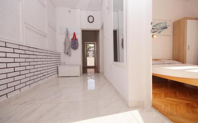 Apartment Deni
