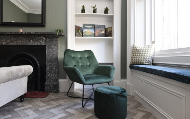 JOIVY Homely 1-Bed Flat By St Giles W/ Desk