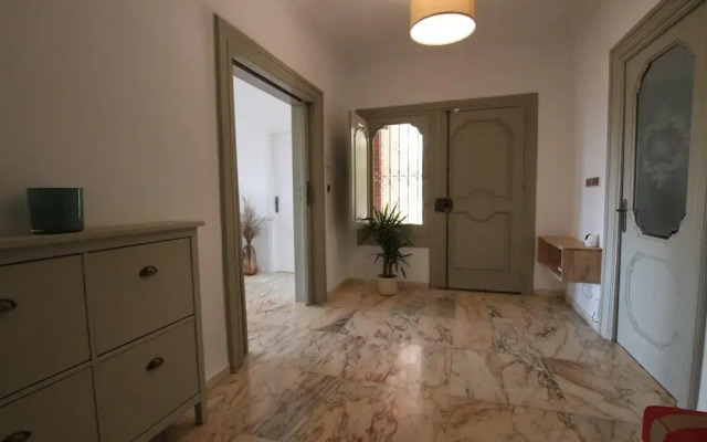 Tess Villa Olmos in M Laga