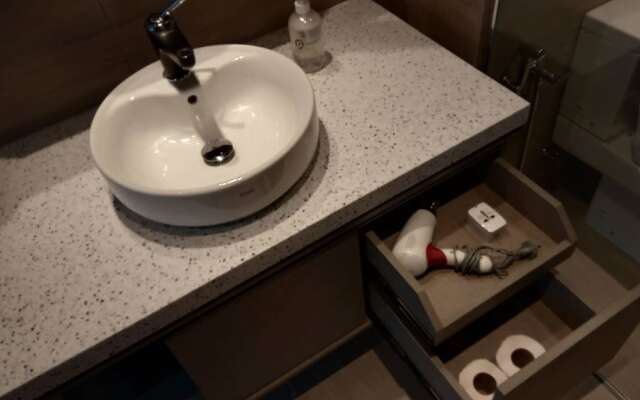 Expressionz Professional Suites by IHost Home Solutions