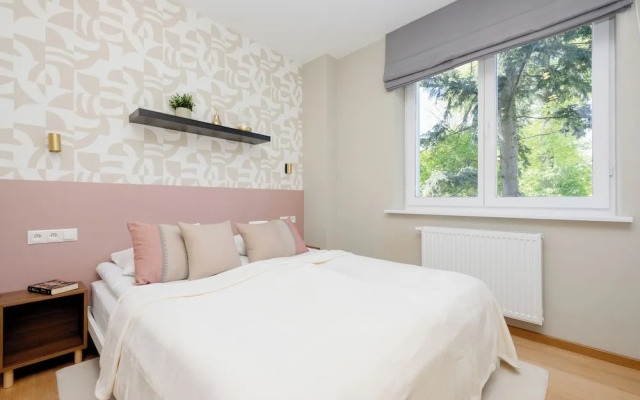 Bałuckiego Apartment Warsaw by Renters