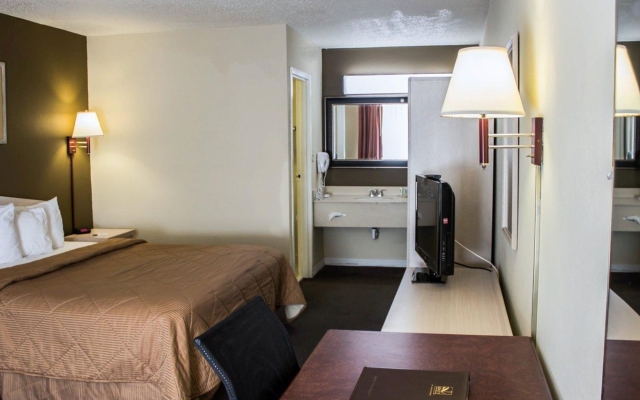 Quality Inn & Suites St Augustine Beach Area